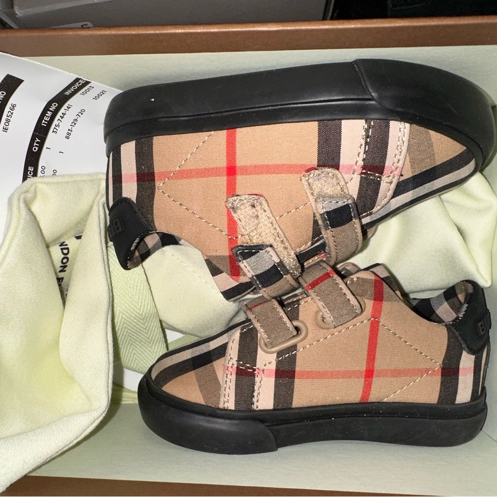 Burberry shoes for babies